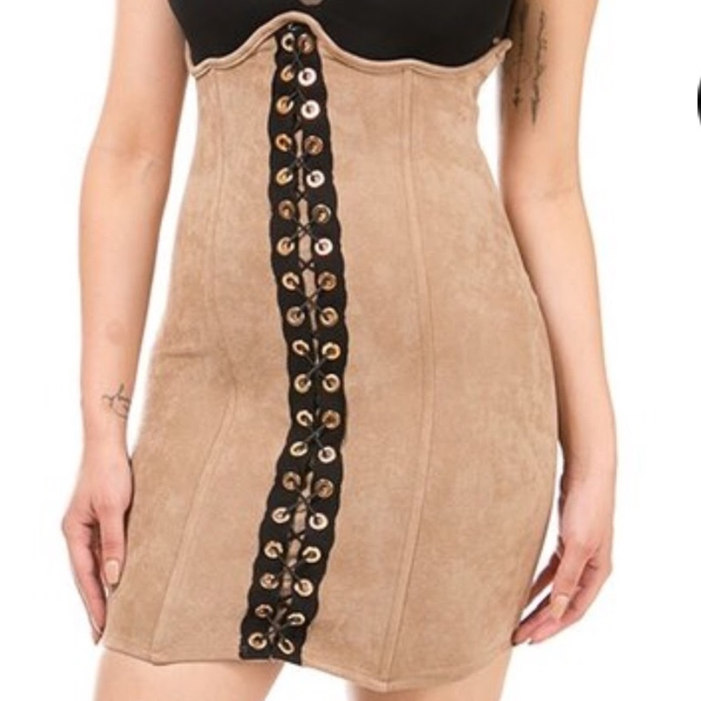 "Poised" under-bust skirt